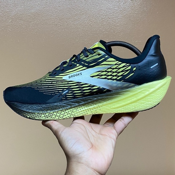 Brooks Hyperion Max Men’s Running Sneakers “Black Blazing Yellow White” Size 11 main image 6